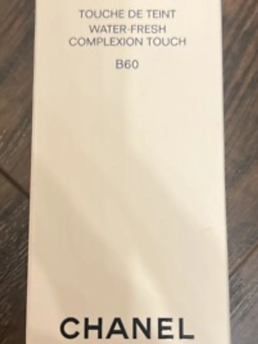 CHANEL Les Beiges Water-Fresh Complexion Touch B20 Beige